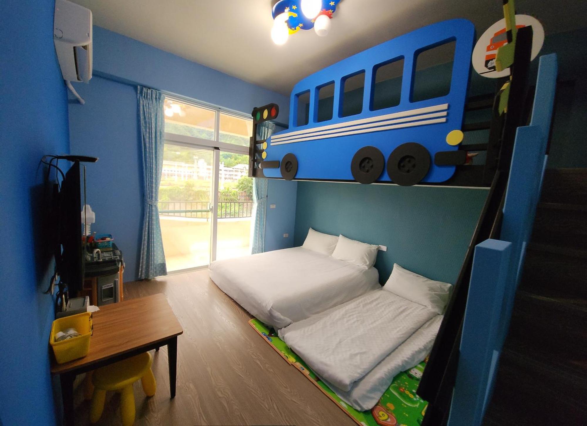 The Railroad Runs Hotel Taitung ภายนอก รูปภาพ