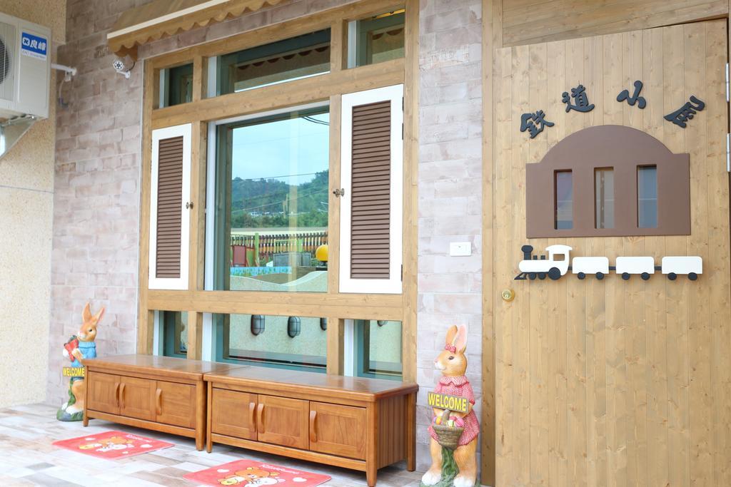 The Railroad Runs Hotel Taitung ภายนอก รูปภาพ
